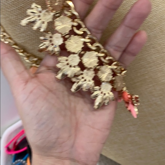 🍑 Peach and pink crystal bib statement necklace - Picture 4 of 4